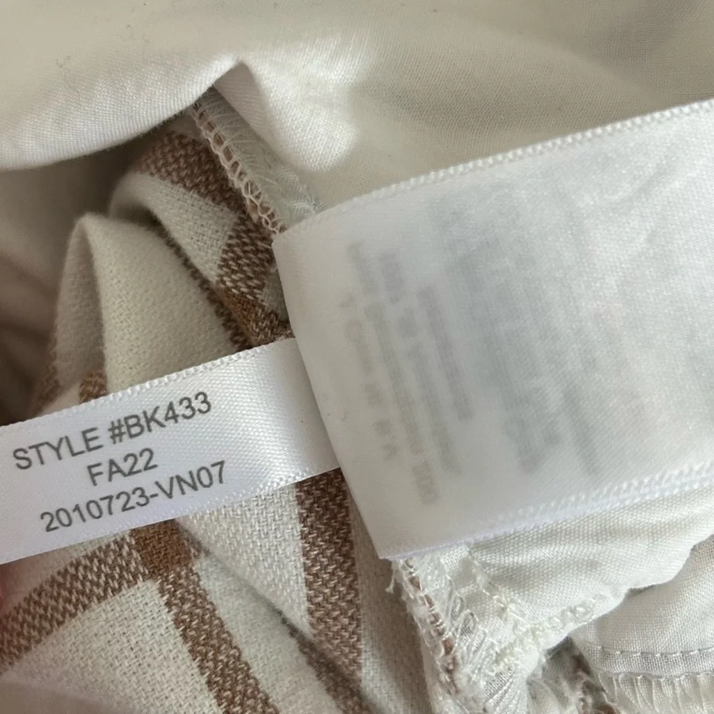 J. Crew Women’s Plaid flannel shirt-jacket with‎ Pockets Size Medium Ivory Camel